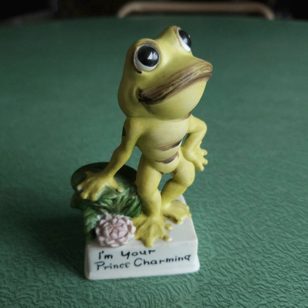 Vintage Ceramic Painted Green Frog Figurine I'm Your Prince Charming 4.1" tall